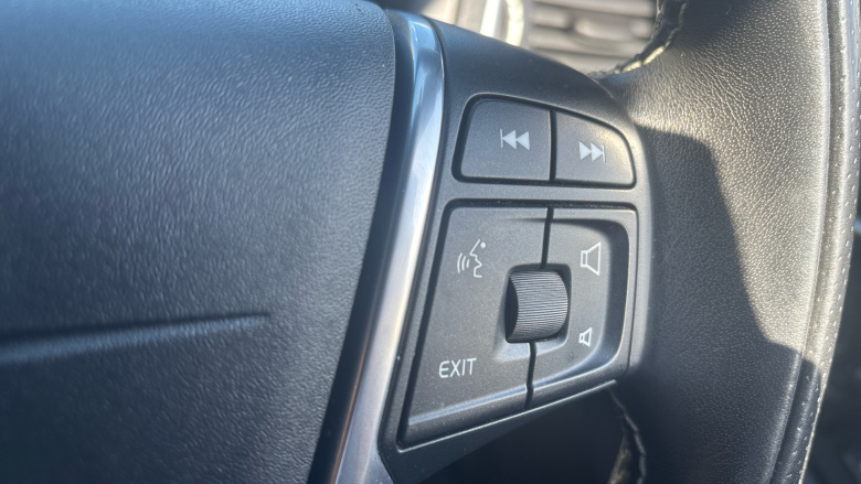 Volvo V40 T2 [122] R DESIGN Pro 5dr Geartronic Petrol Hatchback